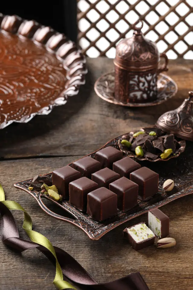 Kakao Kaplamalı Antep Fıstıklı Çekme Helva 160G